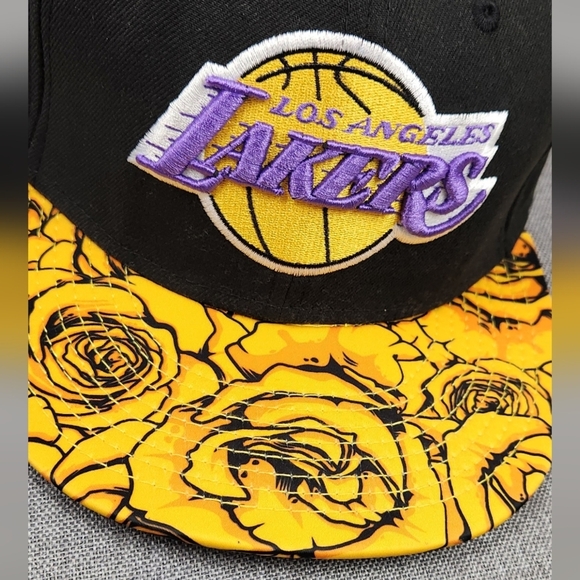 New Era × Los Angeles Lakers Floral Brim Adjustable Buckle Back Hat Med/ Large - Picture 2 of 9